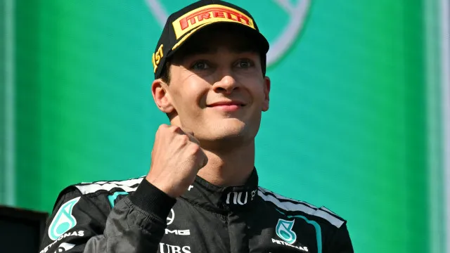 Russell vence pela primeira vez desde março e Verstappen bate Antonelli