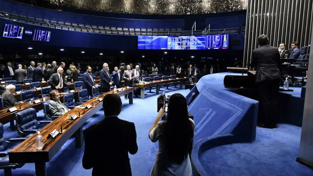 Empresários atacam PEC 6x1 no Senado; sindicatos e governo defendem