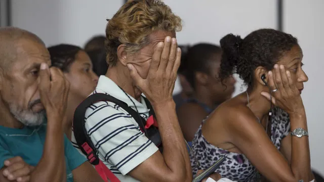 Trabalhadores nascidos em setembro e outubro recebem abono salarial