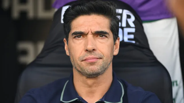 Abel vê falta de cruzamentos contra o Atlético-MG e cobra Palmeiras