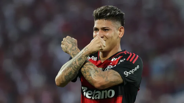 Após suspensão, Carrascal volta ao Flamengo contra Internacional que vive revés no STJD
