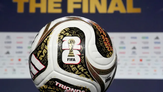 Adidas: ação caminha para tombo recorde após marketing da Copa do Mundo pressionar lucro