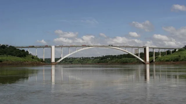 Contrabando do Paraguai rende lucro de até 500% ao crime organizado no Brasil