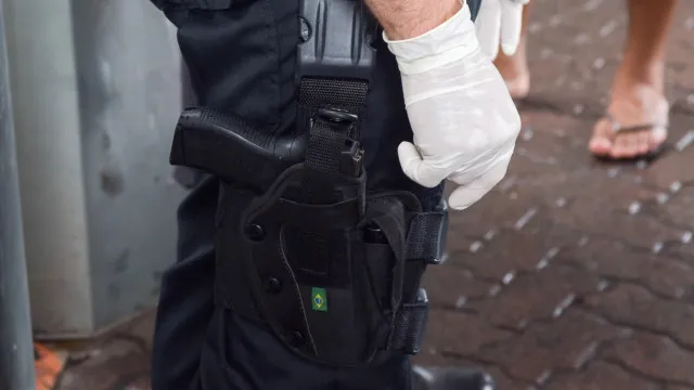 Casal e filho são encontrados mortos dentro de apartamento em Curitiba