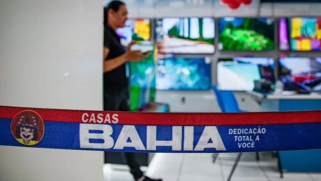 Ações da Casas Bahia disparam mais de 40% após suspensão de cobranças contra varejista