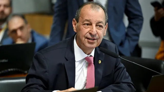 Comissão aprova fim da escala 6x1 e votação vai a último estágio, no plenário do Senado
