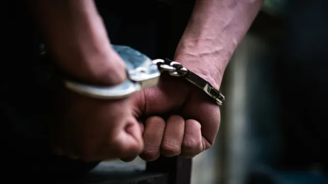 PM é preso após esposa ser encontrada morta com tiro na casa em que moravam em SP