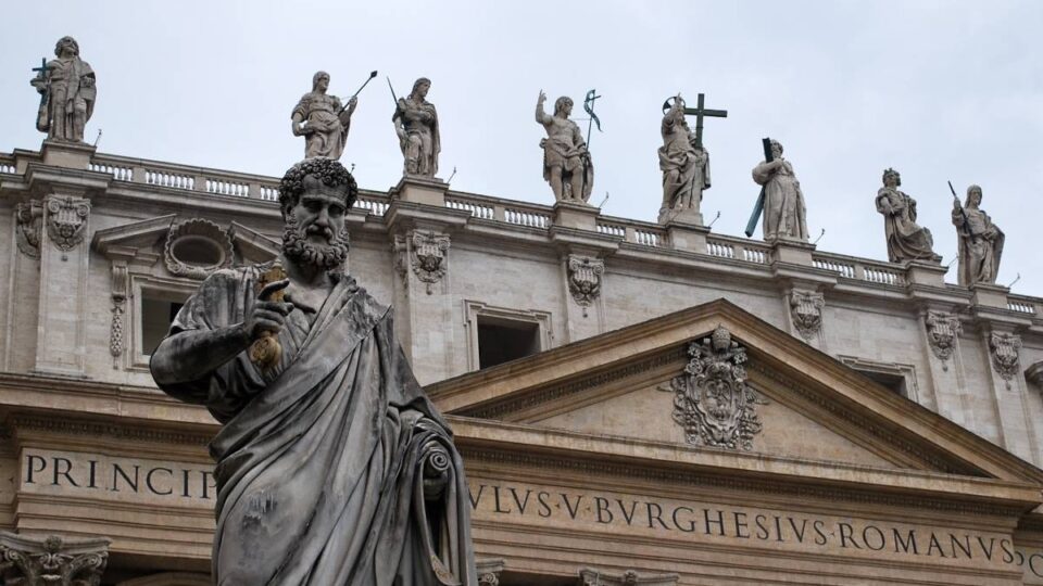Cardeal Parolin alerta: inteligência artificial é só cabeça, não tem coração