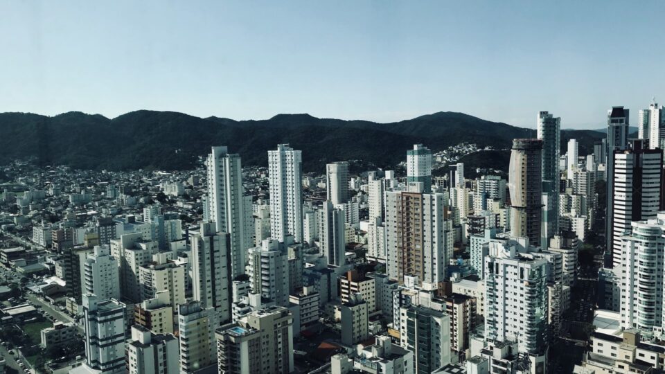 Corretores imobiliários transformam o próprio nome em marca em Santa Catarina