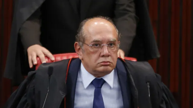 Gilmar pede análise no plenário do STF de disputa de usinas que beneficiaria Vorcaro
