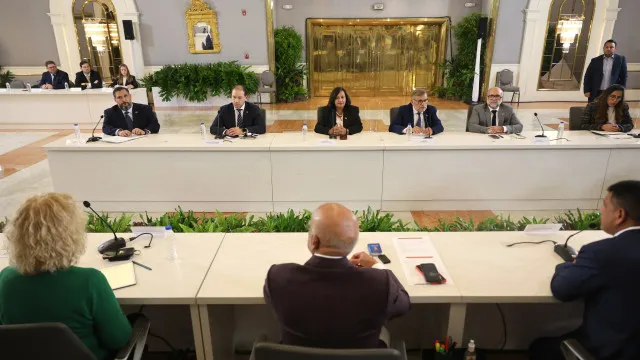 Líder da Venezuela desbloqueia acesso a mais portais da Internet