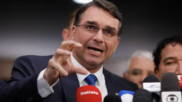 Políticos envolvidos no caso Master driblam escândalo e conseguem se eleger