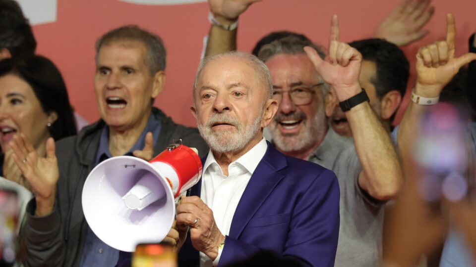 Lula enfrenta tabu histórico para superar Flávio Bolsonaro no segundo turno
