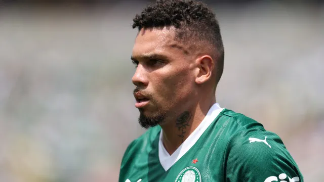 Paulinho se abala e vive medo de novo drama em noite de classificação do Palmeiras