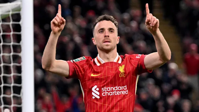 Liverpool lança biografia de Diogo Jota e lucro vai para programa de base no nome do jogador