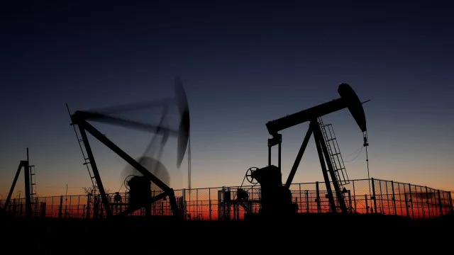Petróleo cai quase 4% após se aproximar de US$ 110 em dia de novos ataques dos houthis