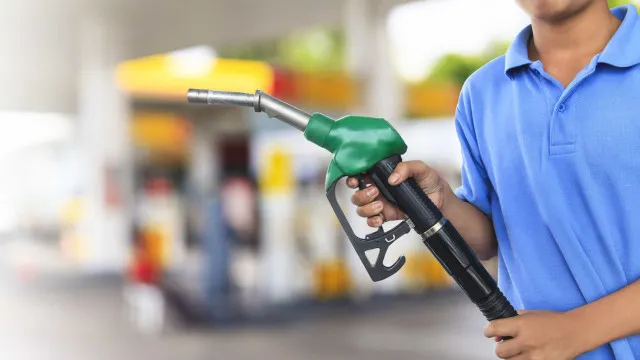 Preço do etanol cai em 13 Estados, sobe em 12 e fica estável no Piauí e no DF, revela ANP