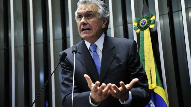 Jogatina está levando o desastre à família brasileira, diz Caiado sobre bets