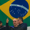 Depois de sanção, Moraes faz gesto obsceno em jogo do Corinthians
