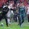 Chefe de arbitragem da CBF diz que Léo Jardim “recusou atendimento” em expulsão