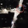 Vídeo: criminosos passam em frente à viatura da PM e não são abordados