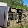 Ônibus com torcedores do Bahia tomba antes de jogo contra Sport; saiba mais