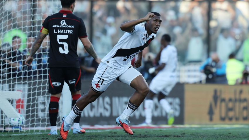 Rayan comemora gol do empate do Vasco contra o Vitória • Wagner Meier/Getty Images
