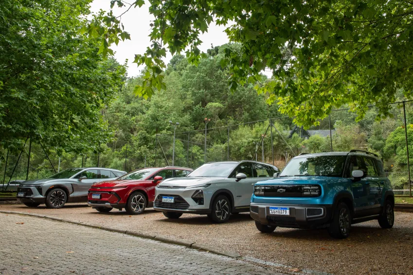 SUVs elétricos da GM (da Direita para Esquerda): Spart EUV, Captiva EV, Equinox EV e Blazer EV • Fabio Gonzalez/Divulgação